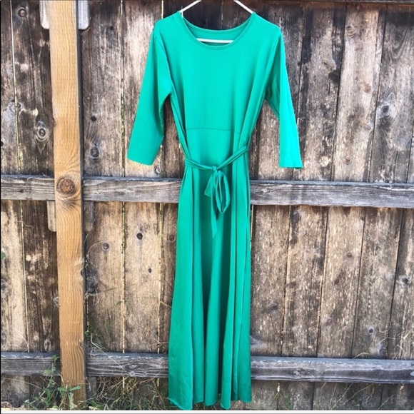 Lilly Dillies Dresses & Skirts - •Lilly Dillies• Kelly Green Maxi Dress•